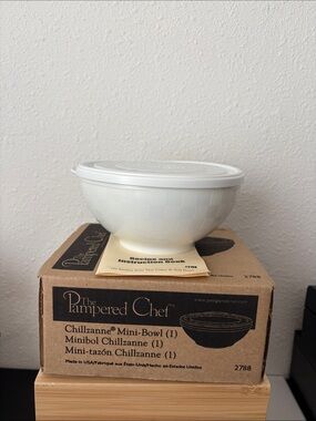 The Pampered Chef White Chillzanne Mini Bowl with Lid - Textured Design